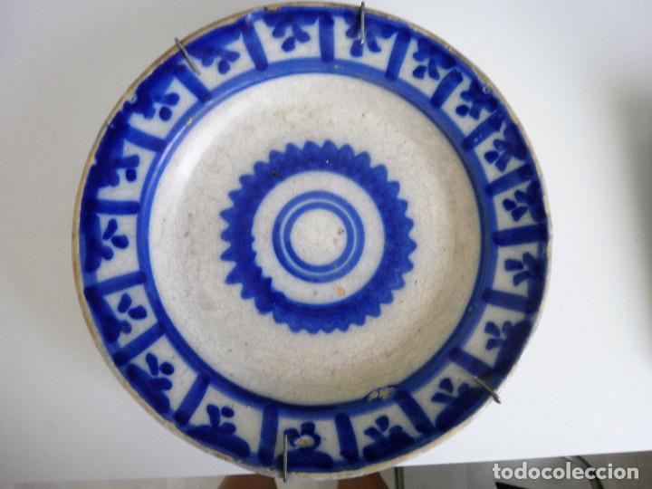 Antig&uuml;edades: Plato de cer&aacute;mica. Talavera. - Foto 2