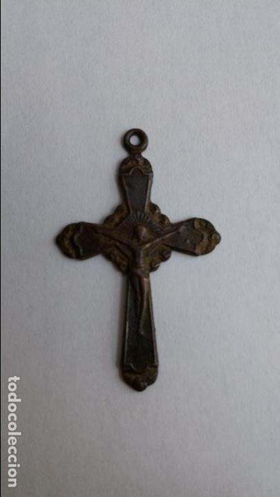 Antig&uuml;edades: Crucifijo  de 3,5 x 2,2 cms - Foto 1