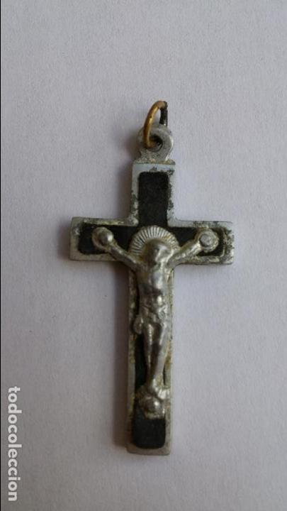 Antig&uuml;edades: Crucifijo de 4,1 x 2,1 cms - Foto 1