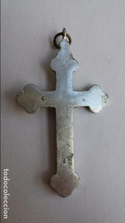 Antig&uuml;edades: Crucifijo de 5,5 x 3,1 cms - Foto 2