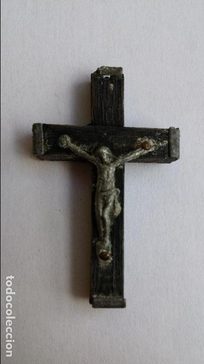 Antig&uuml;edades: Crucifijo de 4 x 2,3 cms - Foto 1