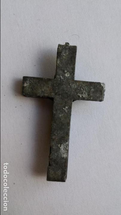 Antig&uuml;edades: Crucifijo de 4 x 2,3 cms - Foto 2