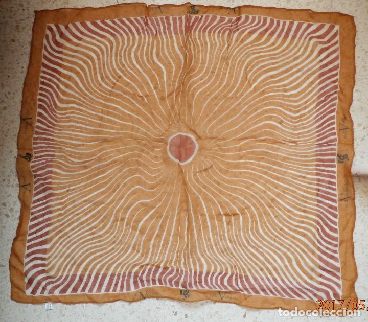 Antig&uuml;edades: PA&Ntilde;UELO de PAUL VERSAN. SEDA 100% - Foto 2