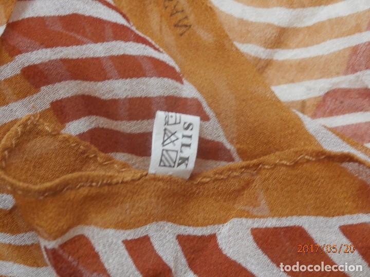 Antig&uuml;edades: PA&Ntilde;UELO de PAUL VERSAN. SEDA 100% - Foto 5