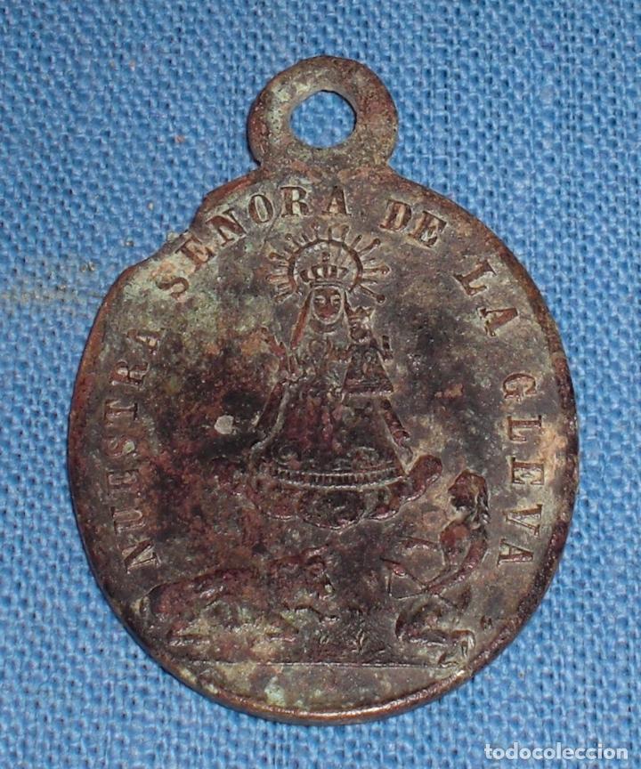 Antig&uuml;edades: Vieja medalla N S de la Gleva - Foto 1