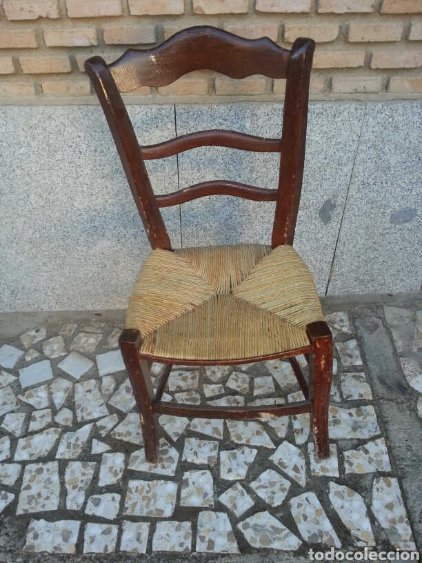 Antig&uuml;edades: 5 sillas de madera con asientos de anea - Foto 1