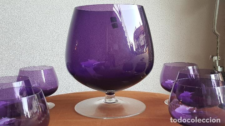 Antigüedades: Ponchera lila con copas. Precioso cristal vintage. - Foto 7 - 88965476
