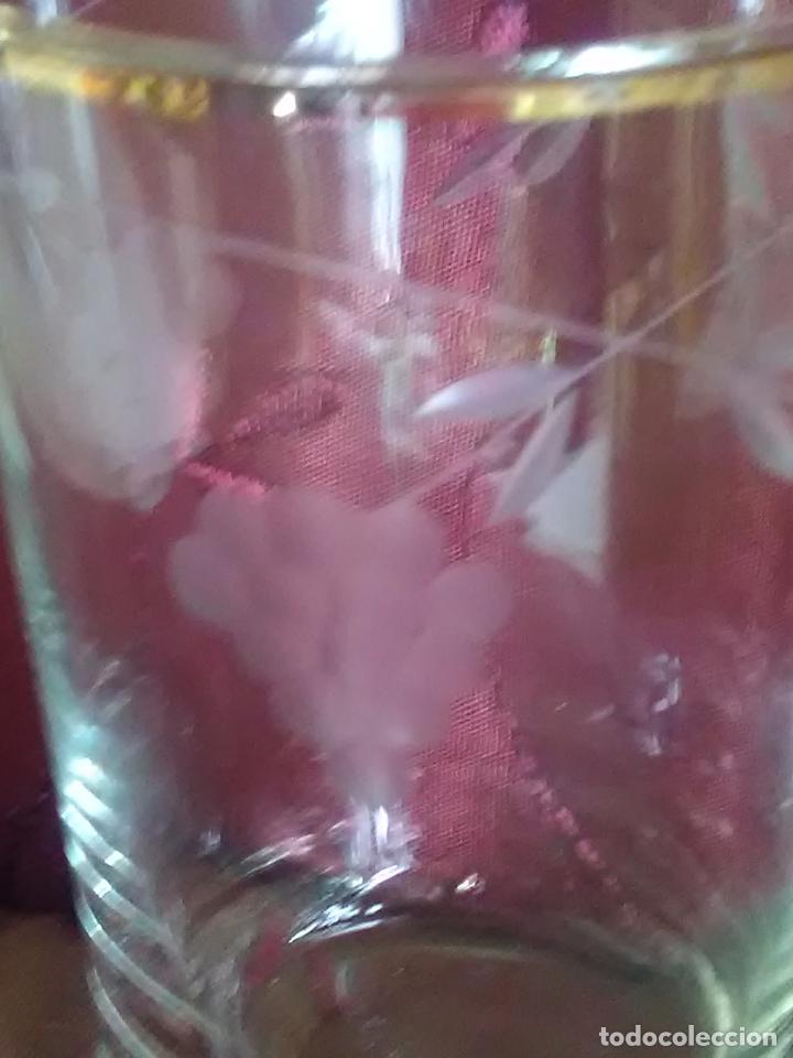 Antig&uuml;edades: 4 vasos de cristal con racimo de uvas tallado - Foto 5