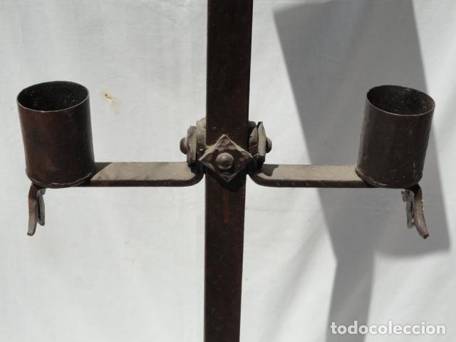 Antig&uuml;edades: BONITO PIE DE HIERRO PARA UNA L&Aacute;MPARA. - Foto 6