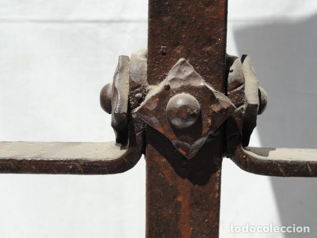 Antig&uuml;edades: BONITO PIE DE HIERRO PARA UNA L&Aacute;MPARA. - Foto 8