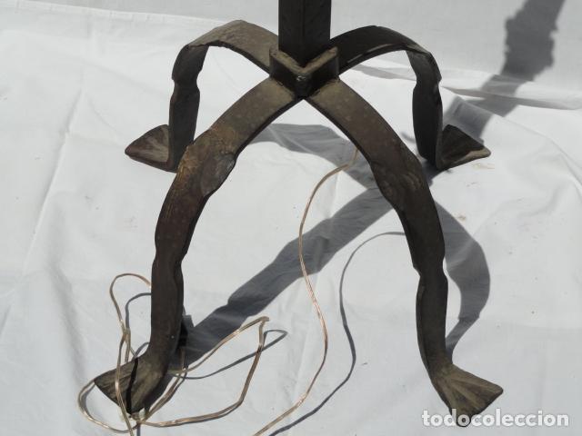 Antig&uuml;edades: BONITO PIE DE HIERRO PARA UNA L&Aacute;MPARA. - Foto 12