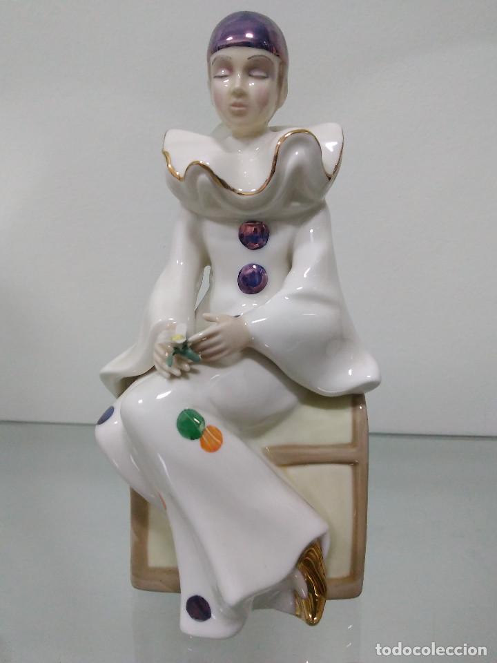 Figura Porcelana Arlequín Con Baul Mediflor Vendido En Subasta 89598856