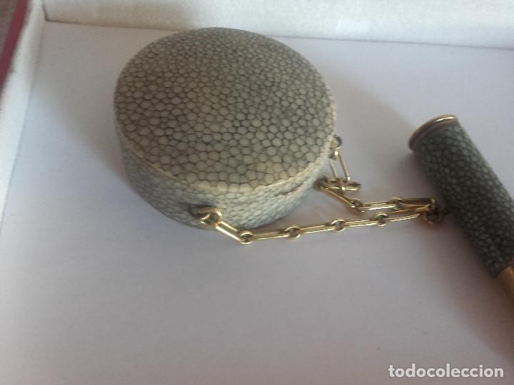 Antig&uuml;edades: Juego polvera y pintalabios galuchat - Foto 5