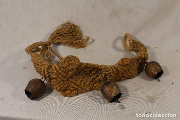 Antig&uuml;edades: cinturon de soga con campanas - Foto 1