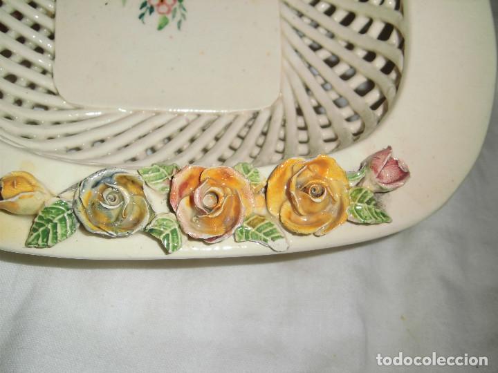 Antig&uuml;edades: ANTIGUA BANDEJA DE MANISES  CON FLORECITAS - Foto 7