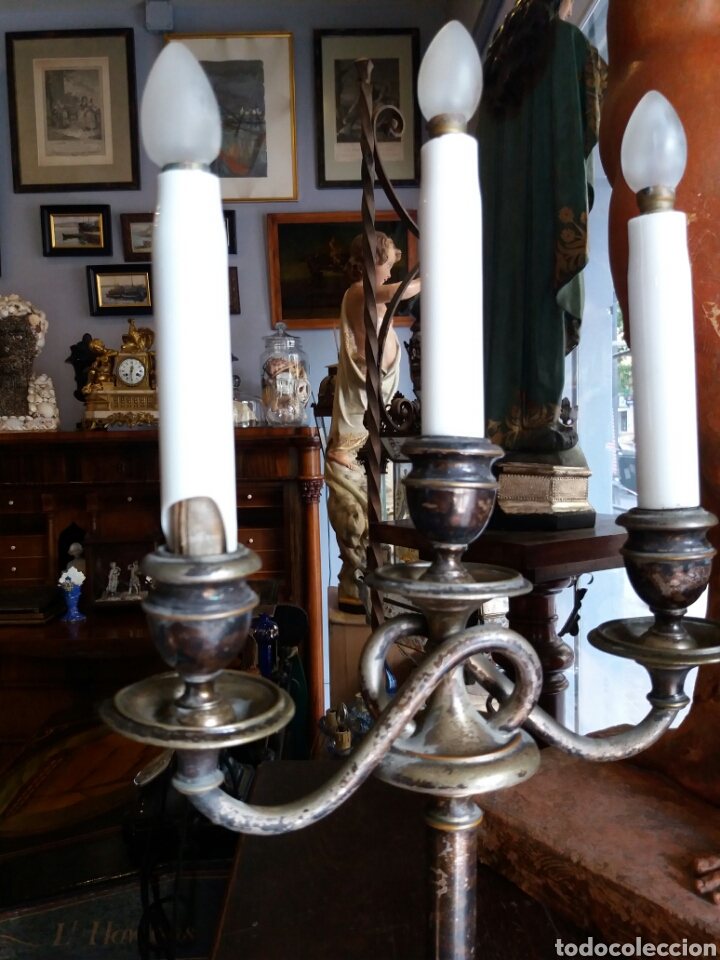 Antig&uuml;edades: PAREJA DE CANDELABROS DE METAL - Foto 6
