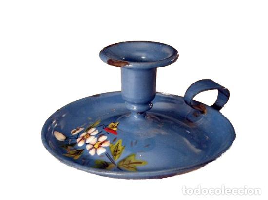 Antig&uuml;edades: palmatoria esmaltada en azul con florecitas. - Foto 1