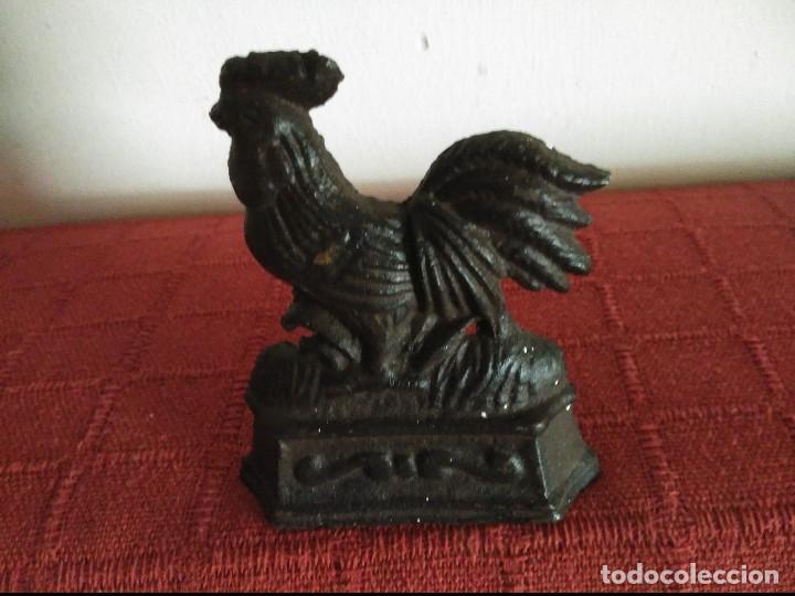 Antig&uuml;edades: sujeta puerta hierro gallo - Foto 1