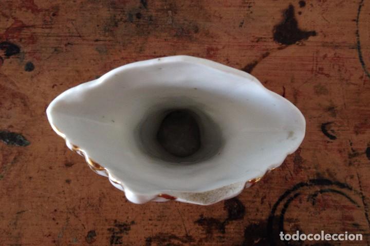 Antig&uuml;edades: Violetero antiguo porcelana - Foto 3