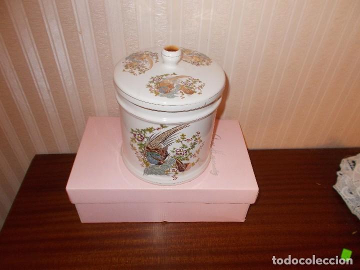 Antig&uuml;edades: Tarro de tocador ba&ntilde;o ,mide20x15 - Foto 1