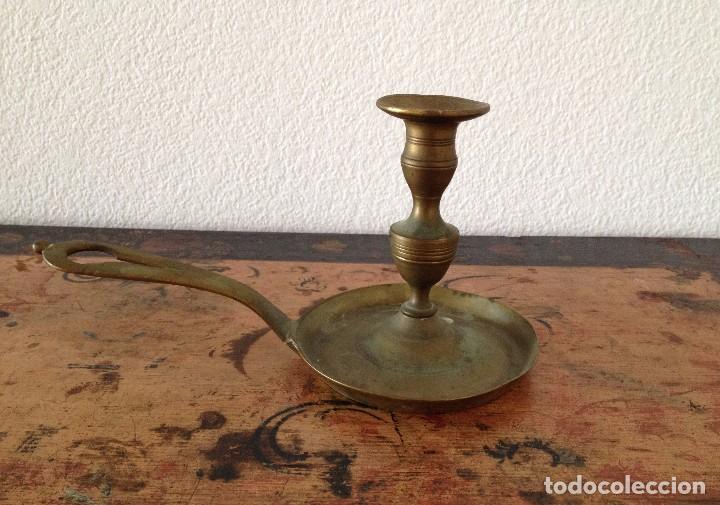 Antig&uuml;edades: Antiqu&iacute;simo portavelas en bronce - Foto 1