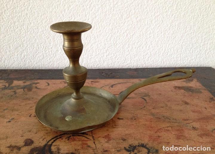 Antig&uuml;edades: Antiqu&iacute;simo portavelas en bronce - Foto 2