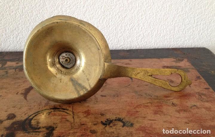 Antig&uuml;edades: Antiqu&iacute;simo portavelas en bronce - Foto 3