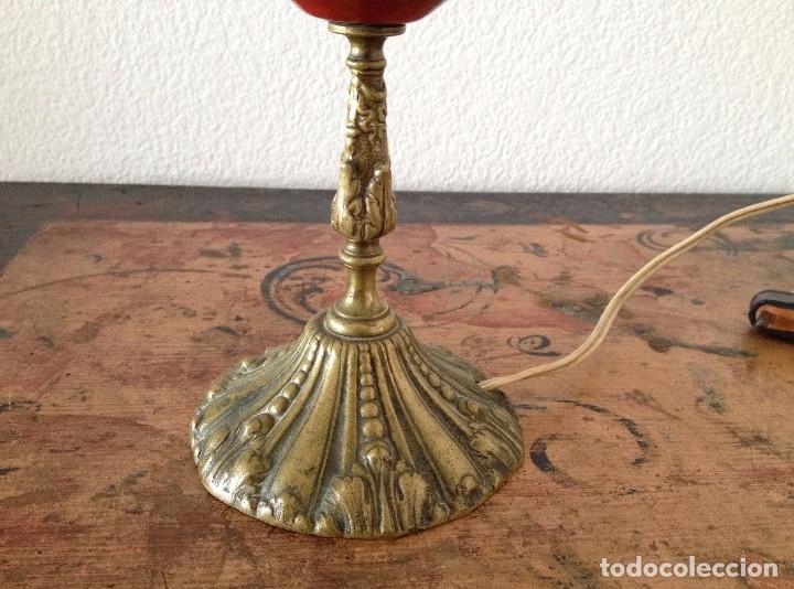 Antig&uuml;edades: Pie de l&aacute;mpara de mesa en bronce labrado - Foto 2
