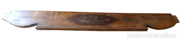 Antig&uuml;edades: Estructura de cama de madera con talla del s. XIX - Foto 2