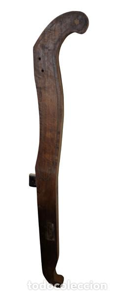 Antig&uuml;edades: Estructura de cama de madera con talla del s. XIX - Foto 8