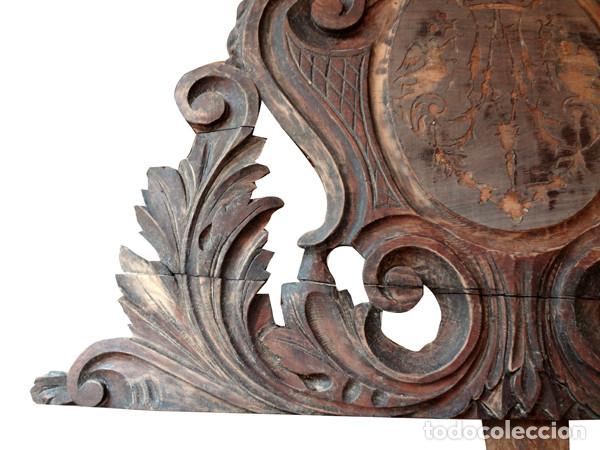 Antig&uuml;edades: Estructura de cama de madera con talla del s. XIX - Foto 14