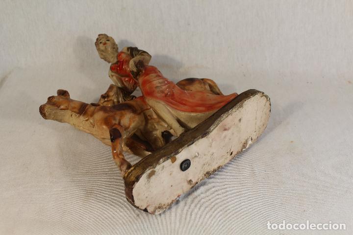 Antig&uuml;edades: figura dama con perros en yeso - Foto 4