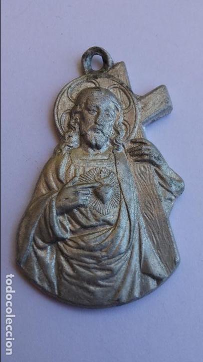 Antig&uuml;edades: Medalla corazon de jesus de 4,3 x 2,5 cms - Foto 1
