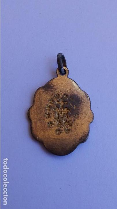 Antig&uuml;edades: Medalla de virgen inmaculada de 2,4 x 1,7 cms - Foto 2