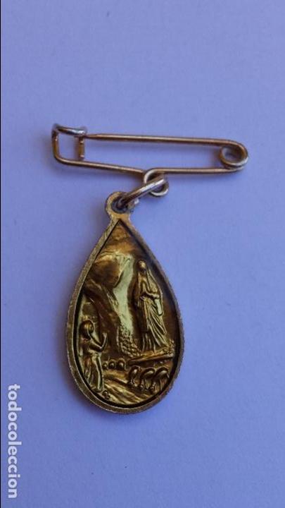 Antig&uuml;edades: Medalla virgen de lourdes de 2,2 x 1,2 cms - Foto 2