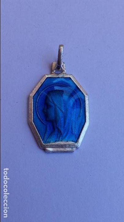 Antig&uuml;edades: Medalla virgen de lourdes de 2 x 1,2 cms - Foto 2