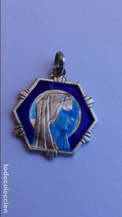 Antig&uuml;edades: Medalla virgen de lourdes de 2 x 1,3 cms - Foto 1