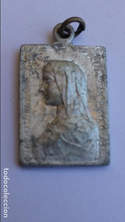 Antig&uuml;edades: Medalla de virgen de lourdes de 3 x 1,7 cms - Foto 1