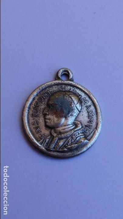 Antig&uuml;edades: Medalla de pio XII de 1,8 cms de diametro - Foto 2