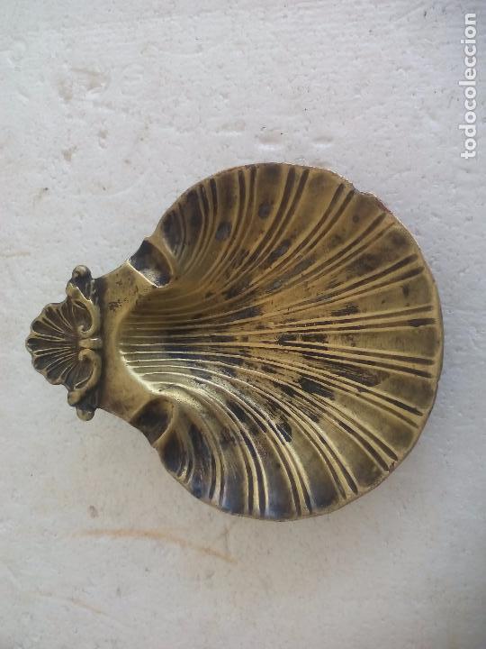 Antiguidades: ANTIGUA JABONERA o CENICERO  DE BRONCE O LAT&Oacute;N EN FORMA DE CONCHA VIEIRA BENDITERA.Bronze soap dish