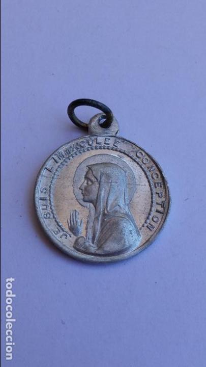 Antig&uuml;edades: Medalla de virgen de lourdes de 2 cms de diametro - Foto 1