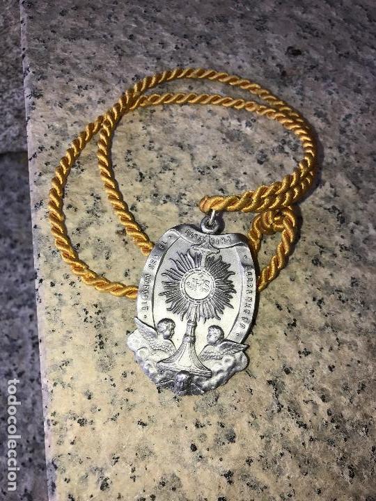 Antig&uuml;edades: Corpus christi, medalla grande - Foto 2