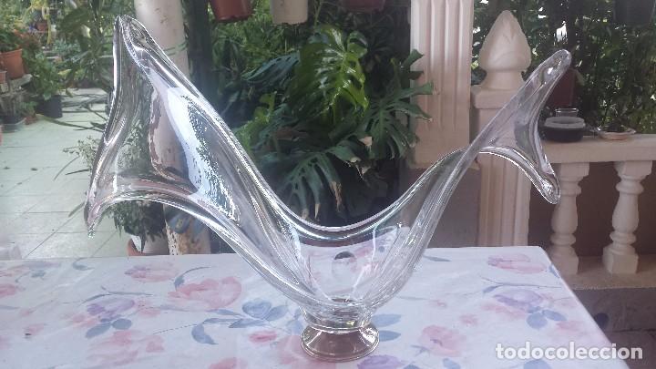 Antig&uuml;edades: antiguo centro de mesa en cristal tallado. y pie en plata - Foto 1