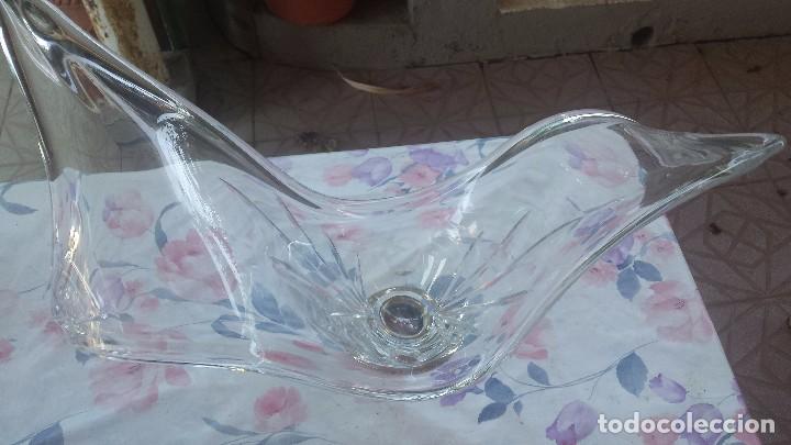 Antig&uuml;edades: antiguo centro de mesa en cristal tallado. y pie en plata - Foto 2