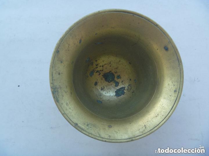 Antig&uuml;edades: ANTIGUO ALMIREZ O MORTERO DE METAL MACIZO. - Foto 2
