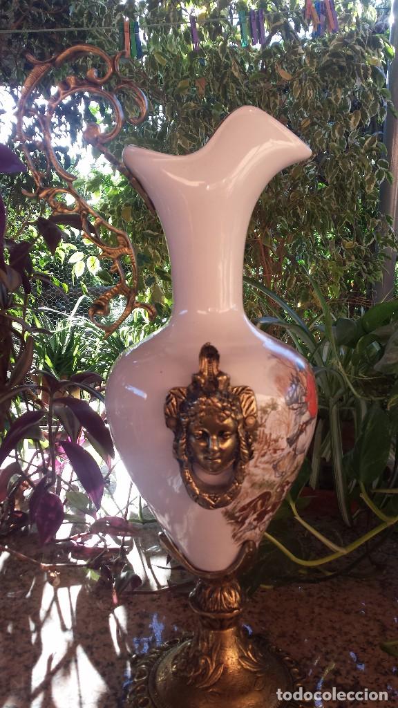 Antig&uuml;edades: antiguo jarron de porcelana y bronce - Foto 1