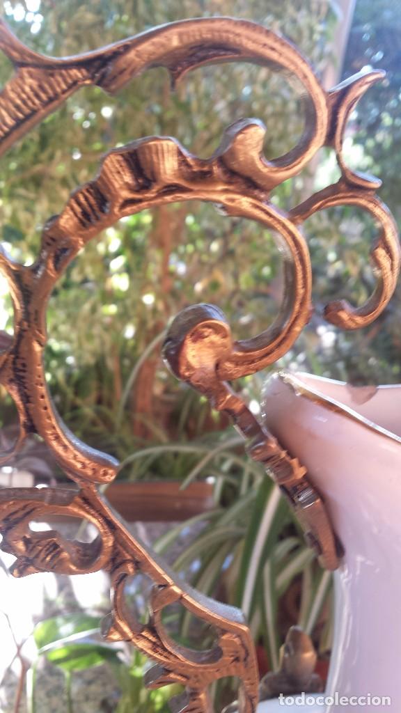 Antig&uuml;edades: antiguo jarron de porcelana y bronce - Foto 4