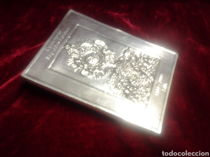 Antig&uuml;edades: Placa antigua en relieve del centenario de las Sagradas Formas - Foto 2