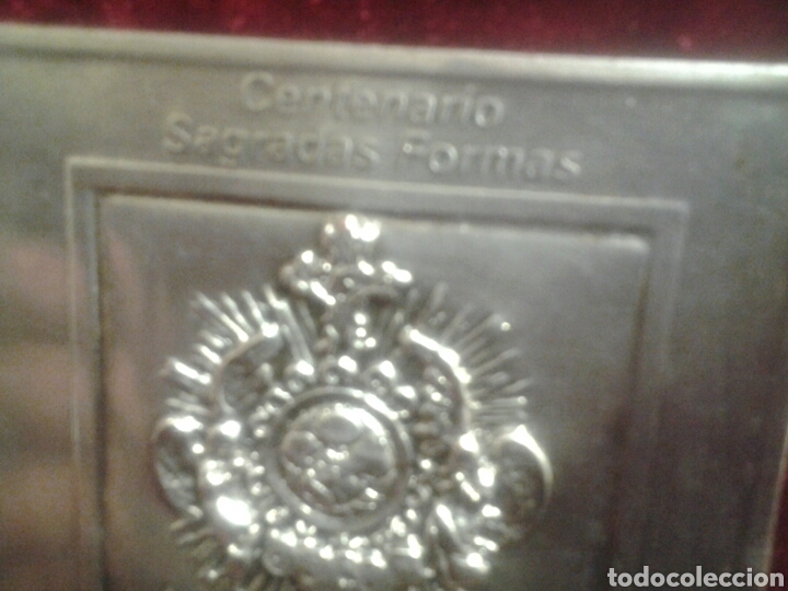 Antig&uuml;edades: Placa antigua en relieve del centenario de las Sagradas Formas - Foto 4