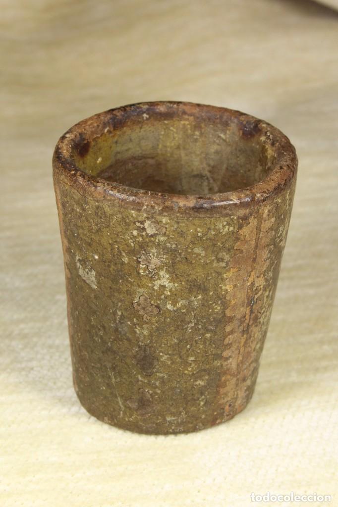 Antig&uuml;edades: Vaso peque&ntilde;o de terracota. S.XIX